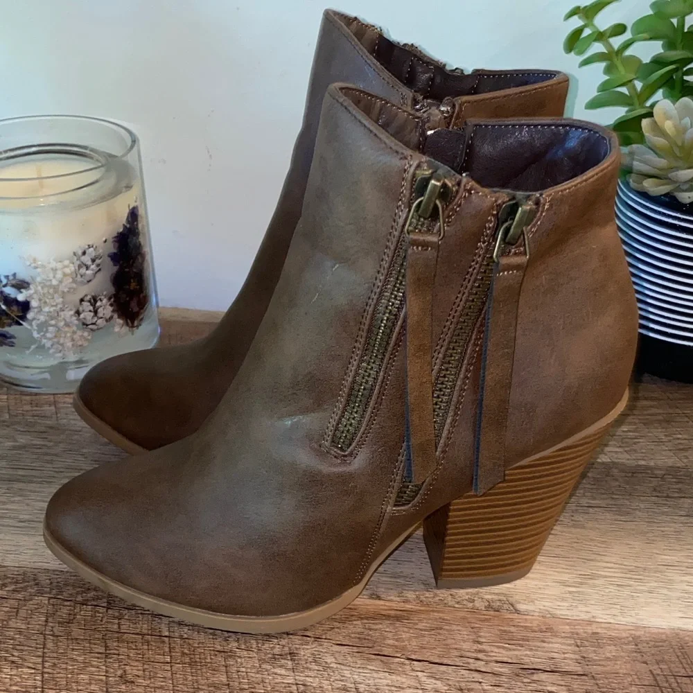 Journee Collection Heeled Ankle Booties with Dual Zippers Size 6.5 - Picture 8 of 13